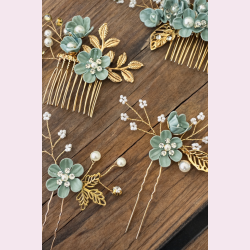 Eksklusivt h�rsmykke med blomster og perledetaljer