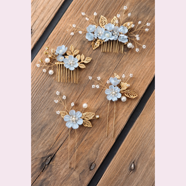 Elegant h�rs�t med bl� blomster og gulddetaljer