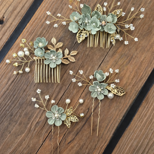 Eksklusivt h�rsmykke med blomster og perledetaljer