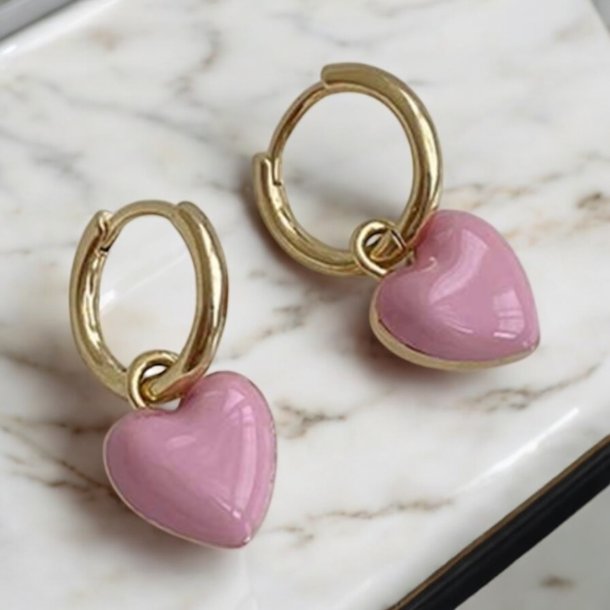 reringe med lyserde hjerter