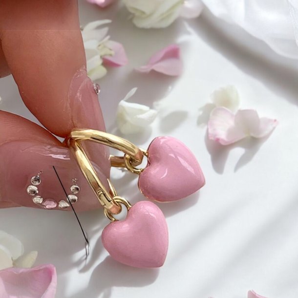 reringe med lyserde hjerter