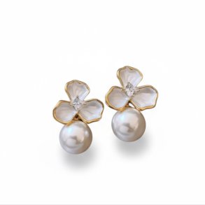 Forgyldte reringe med blomster og perler