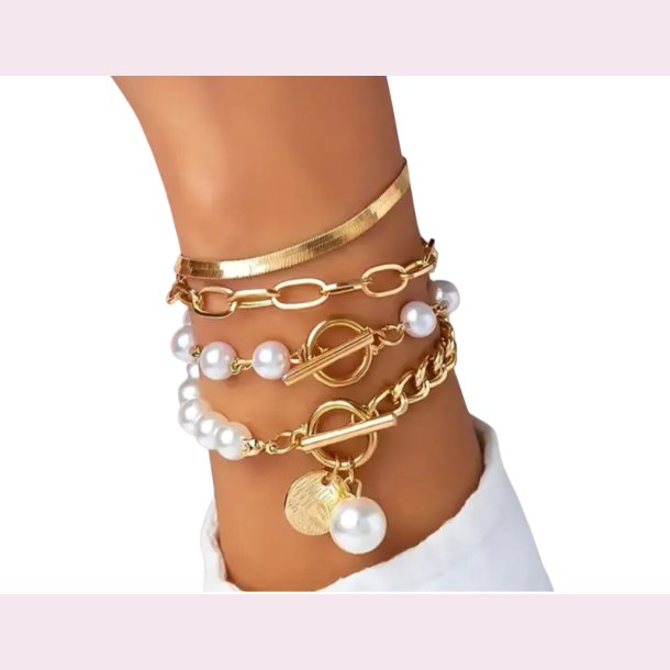 4 Stk. Armbnd med hvide perler og smarte detaljer