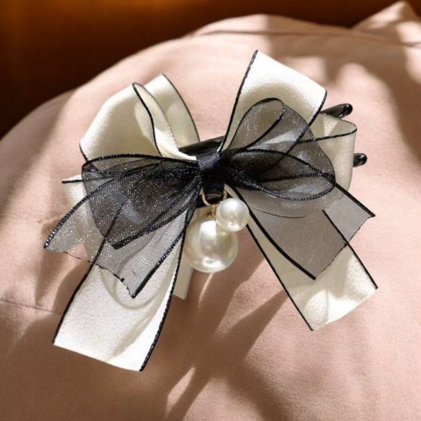 Hrklemme med hvid sljfe med flotte perler