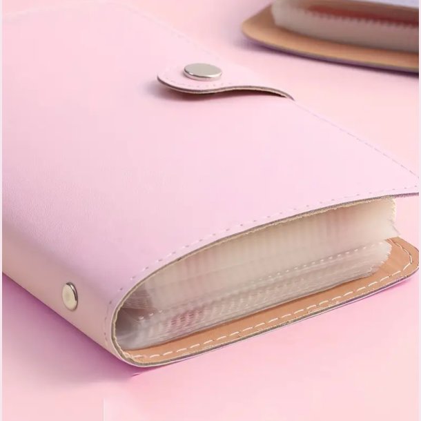 Stor pengebog eller Cash Stuffing bog i kunst lder. 50 stk. plastik sider - Mint 