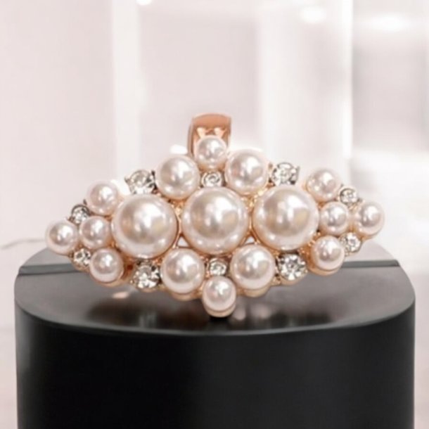 Forgyldt sko smykke med rhinsten og smukke perler