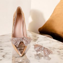 Champagne farvet sljfer med perler til sko