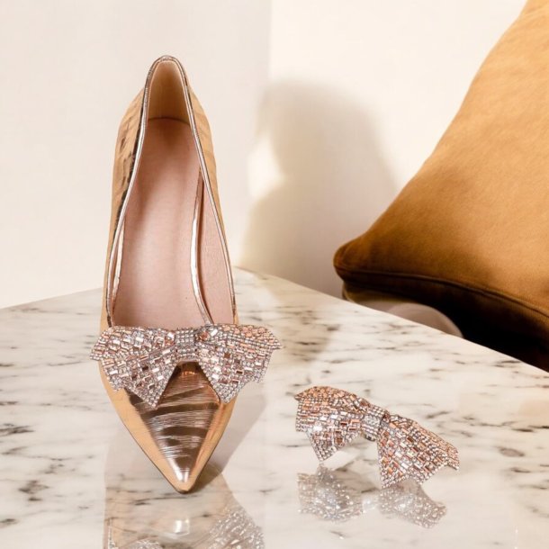 Champagne farvet sljfer med perler til sko