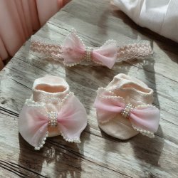 Baby hrbnd og sokker med sd sljfe - Lyserdt