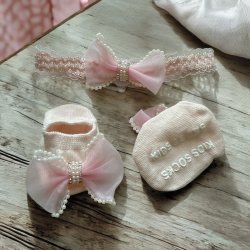 Baby hrbnd og sokker med sd sljfe - Lyserdt