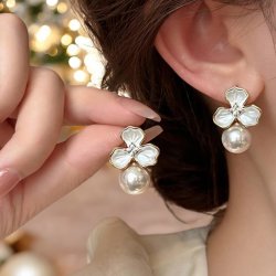 Forgyldte reringe med blomster og perler