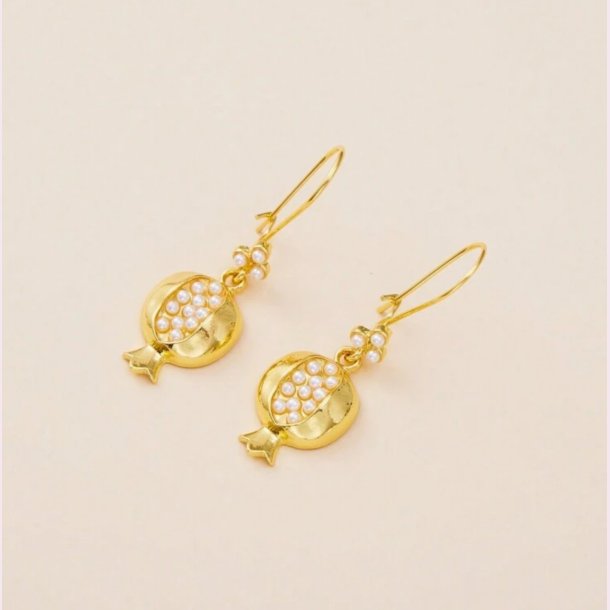 Sde hngede reringe med smukke hvide perler