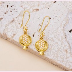 Sde hngede reringe med smukke hvide perler