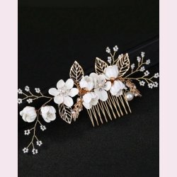 Guldfarvet hrnl med mange sm hvide blomster og perler 