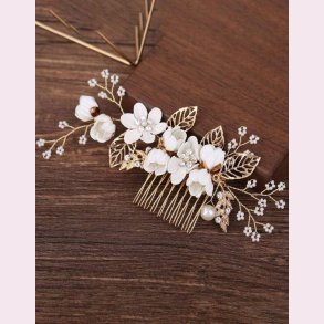 Guldfarvet hrnl med mange sm hvide blomster og perler 