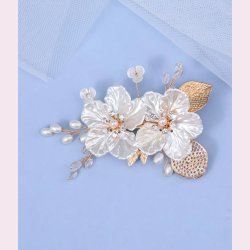 Guldfarvet hrclips med 2 smukke store blomster, sm blomster og perler 