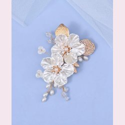 Guldfarvet hrclips med 2 smukke store blomster, sm blomster og perler 