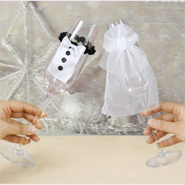 Sdt st til brudeparrets vinglas 