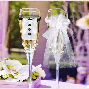 Sdt st til brudeparrets vinglas 