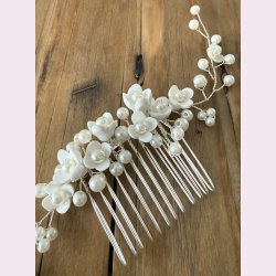 Elegant h�rsmykke med blomster og perler � s�lv