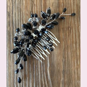 H�rkam med sorte sten & krystaller