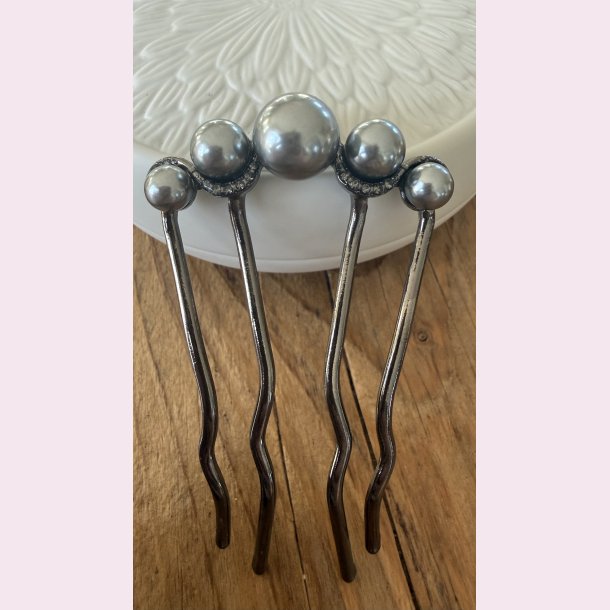 Elegant h�rkam med gr�lige perler