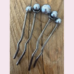 Elegant h�rkam med gr�lige perler