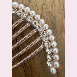 Elegant h�rsmykke med perler og sten