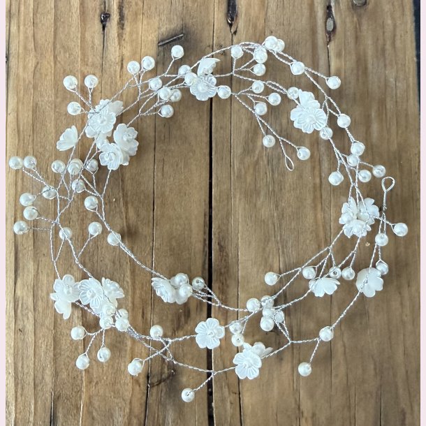 Langt h�r smykke med fine hvide blomster - S�lv