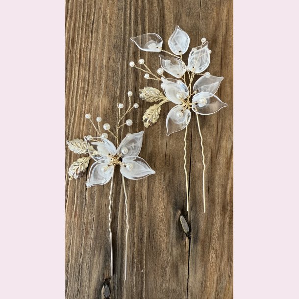 2 stk. Hrnle med hvide perler, sart hvide blomster- forgyldte blade 