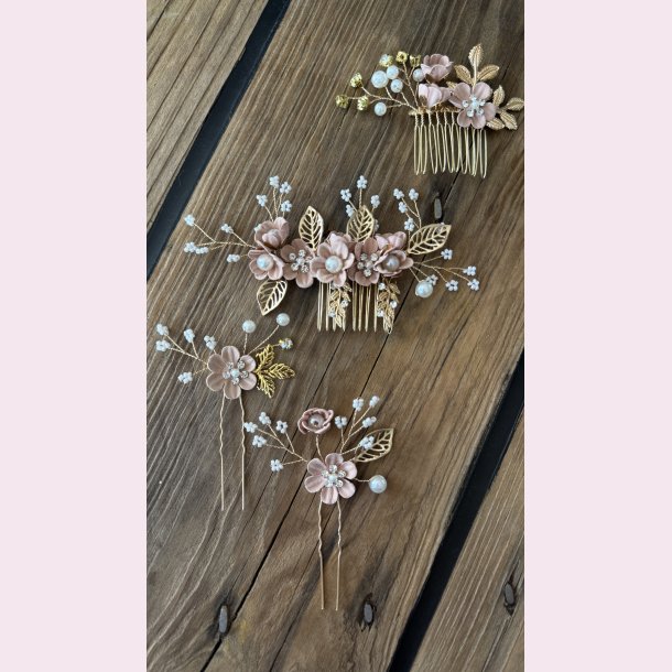 Guld farvet hrnl med blomster og rhinesten - Sart lyserd