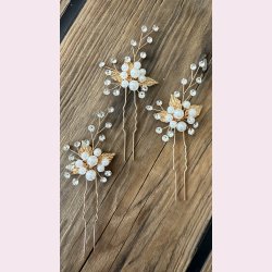 3 stk. Guldfarvet hrnle med hvide perler, krystalperler og guld blade 