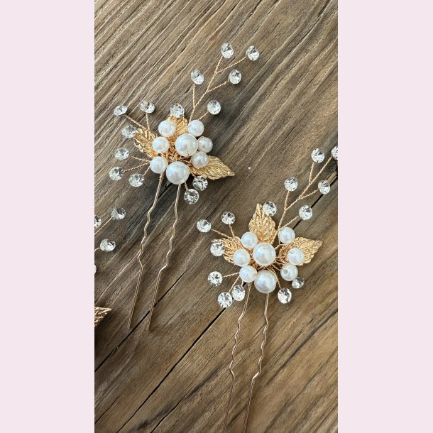 3 stk. Guldfarvet hrnle med hvide perler, krystalperler og guld blade 