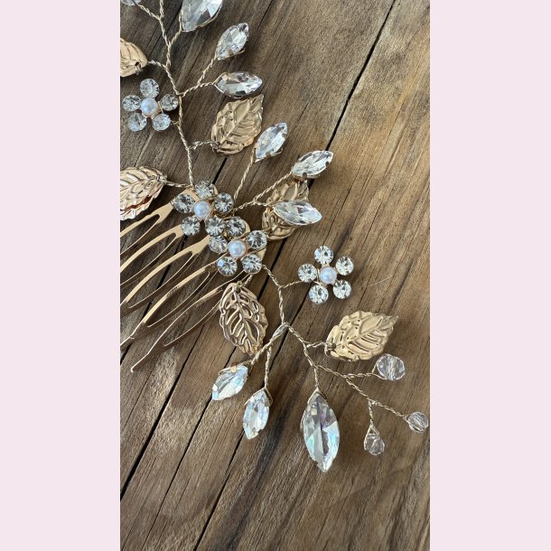 Forgyldt hrnl med klare perler og krystal blomster