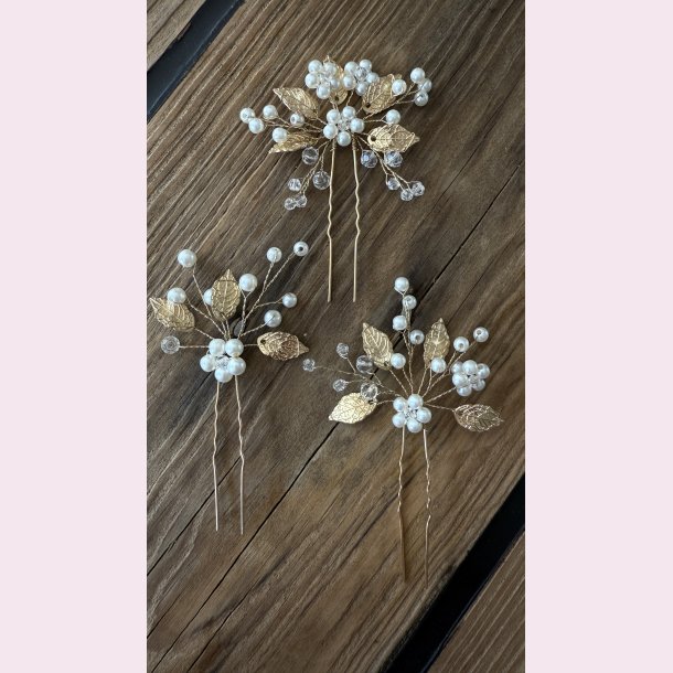 3 stk. Guld hrnle med hvide perler, krystalperler og guld blade 