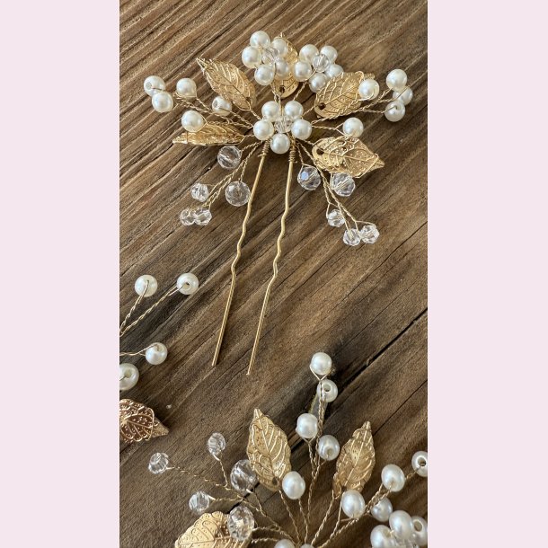 3 stk. Guld hrnle med hvide perler, krystalperler og guld blade 