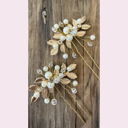 2 stk. Hrnle med hvide perler, krystalperler og forgyldte blade 