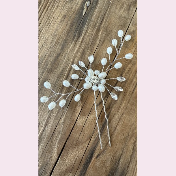 Slv hrnl med hvide perler og krystalperler