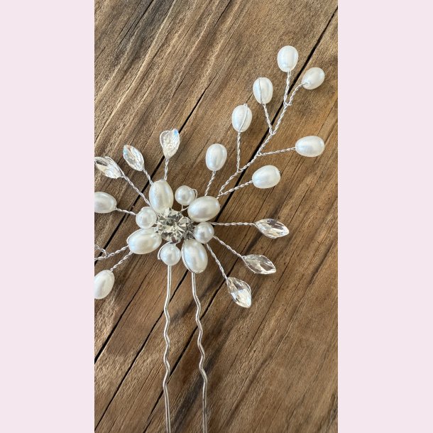 Slv hrnl med hvide perler og krystalperler