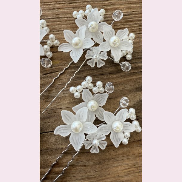 5 stk. Hrnle med hvide perler og krystalperler - Slv