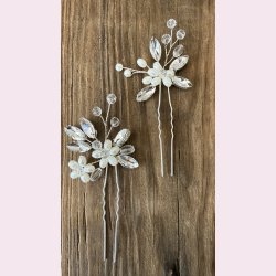 2 stk. Hrnle med smukke krystalperler og hvide perler