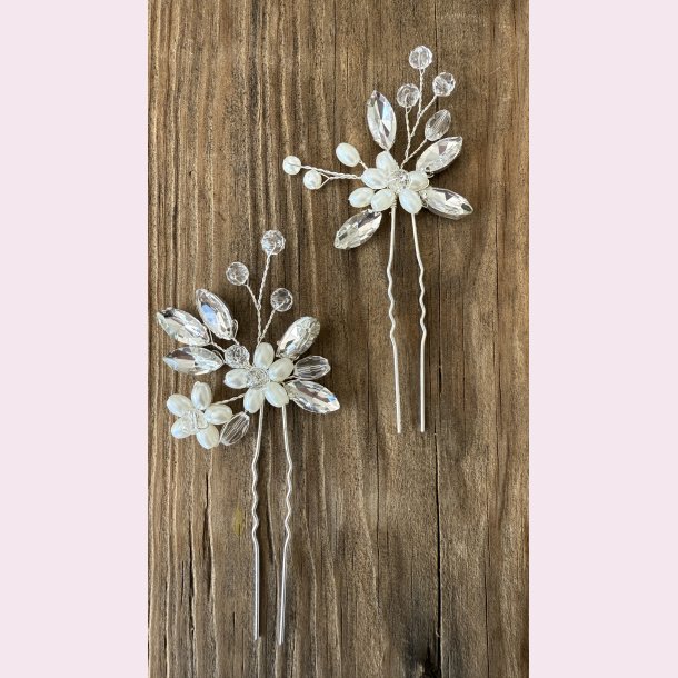 2 stk. Hrnle med smukke krystalperler og hvide perler