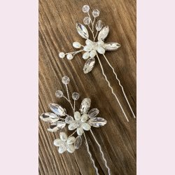 2 stk. Hrnle med smukke krystalperler og hvide perler