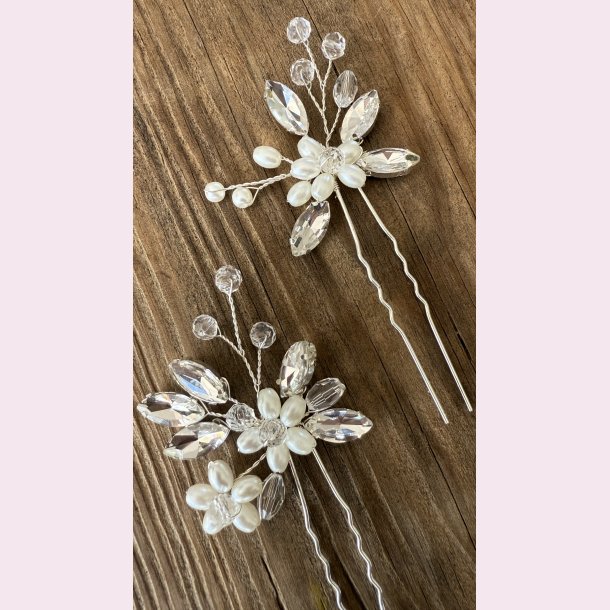 2 stk. Hrnle med smukke krystalperler og hvide perler