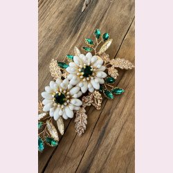 Hrsmykke med de fineste detaljer og grnne perler