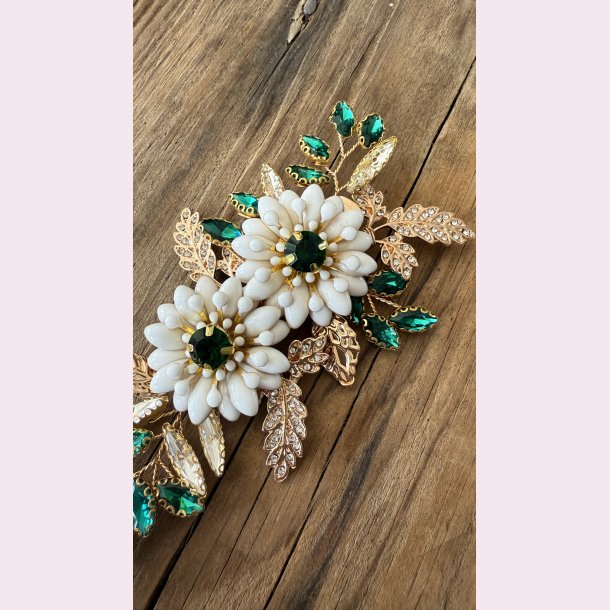 Hrsmykke med de fineste detaljer og grnne perler