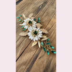 Hrsmykke med de fineste detaljer og grnne perler