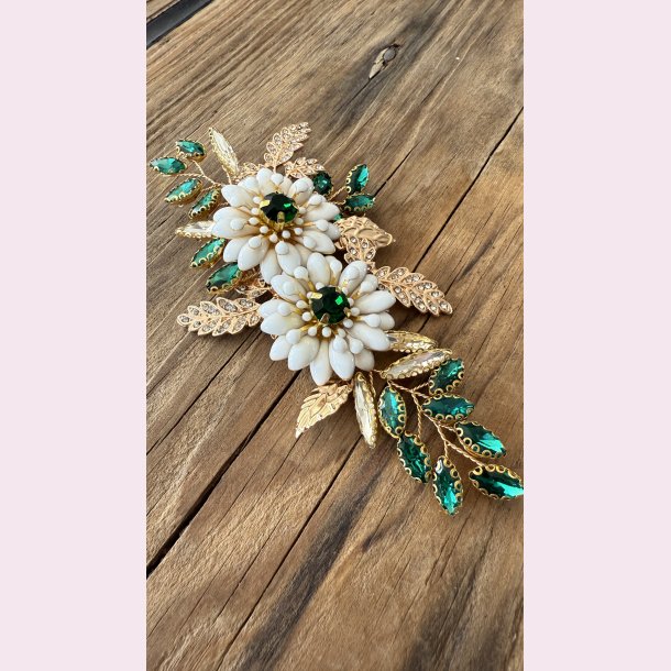 Hrsmykke med de fineste detaljer og grnne perler