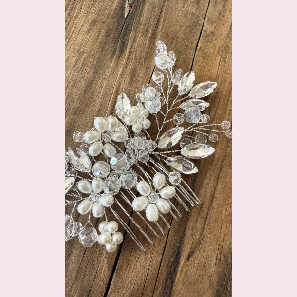 Slv hrnl med krystalpeler og hvide perle blomster