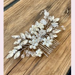 Slv hrnl med krystalpeler og hvide perle blomster